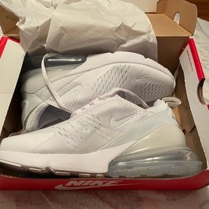 New in bow kids 7/Womens 8.5 white 270